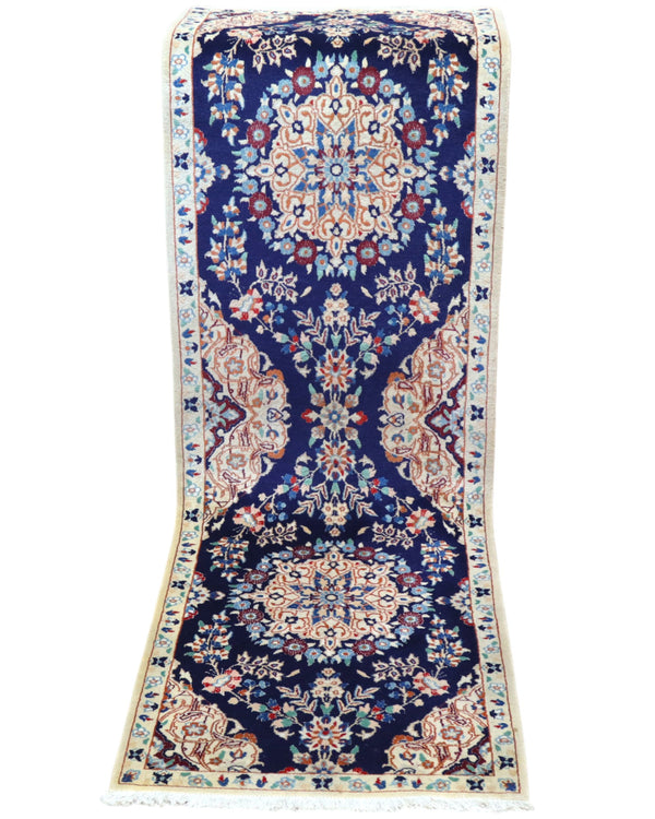 Tappeto Nain 208x63 cm, corridore persiano annodato a mano in lana e seta, fondo blu con motivi floreali avorio.
