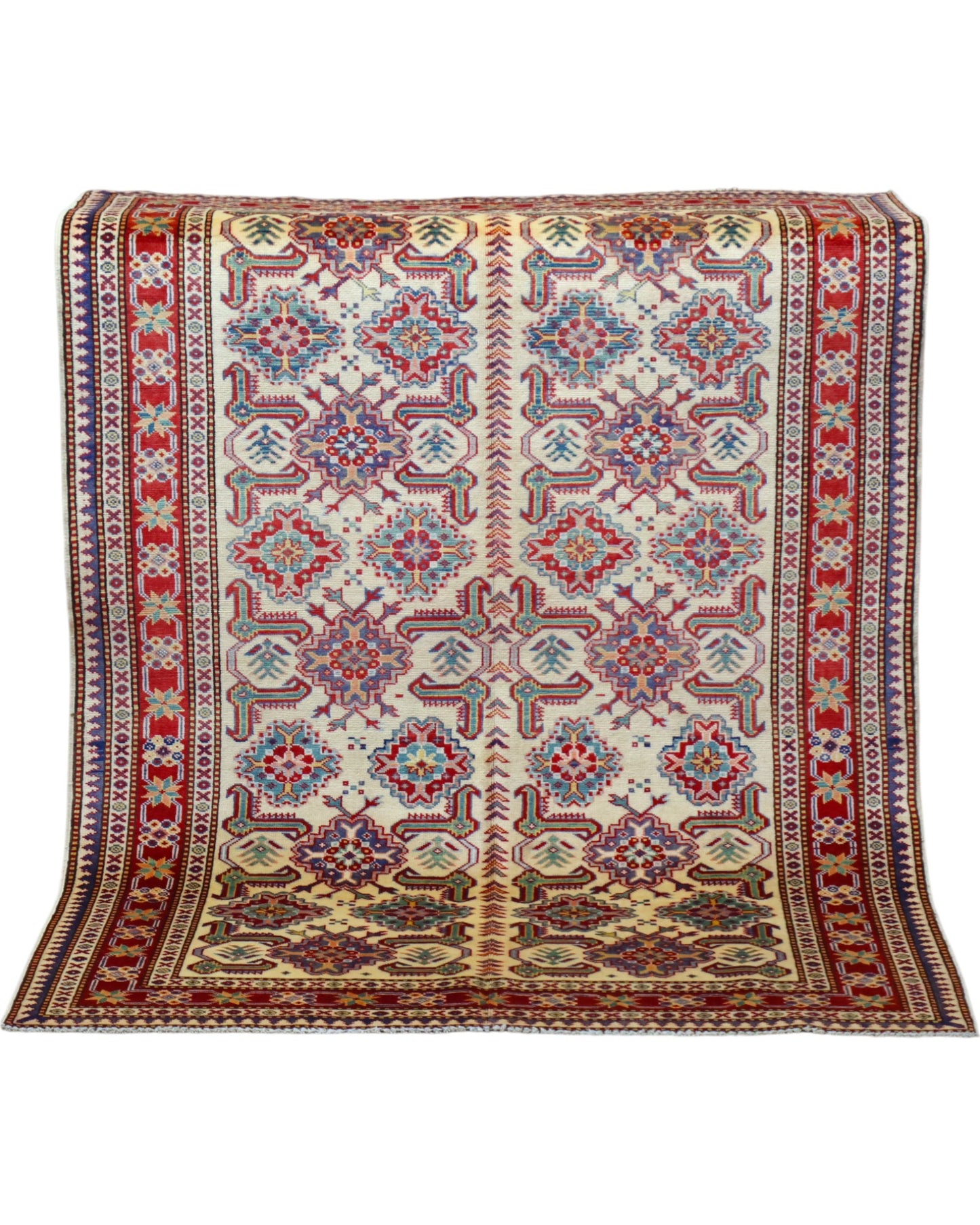 Tappeto Shirvan 165x122 cm con motivi geometrici e floreali in rosso, blu, verde e crema su fondo beige.