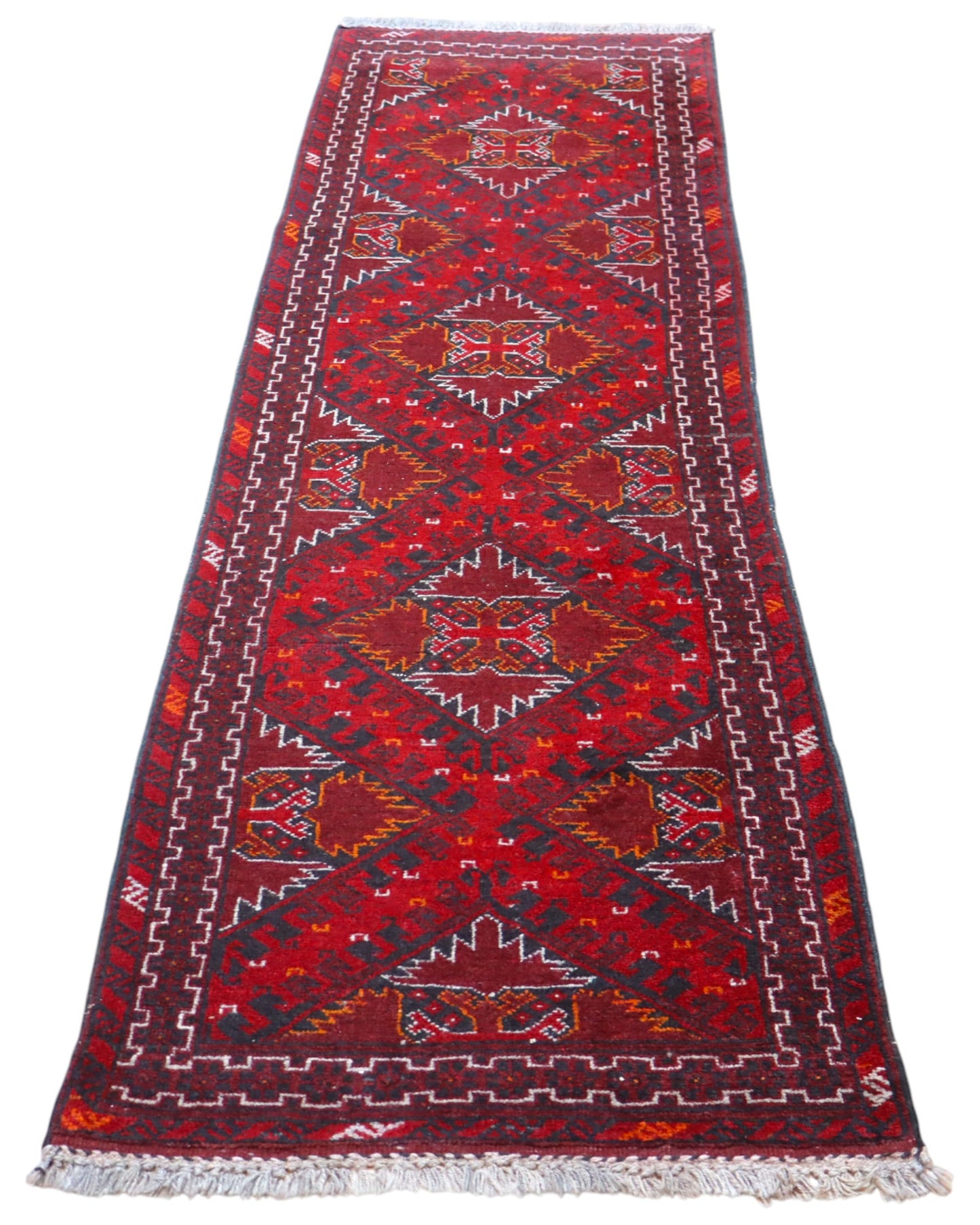 Tappeto Turkman 267x76 cm, corridore persiano in lana annodata a mano, fondo bordeaux con motivi geometrici rossi e arancio.