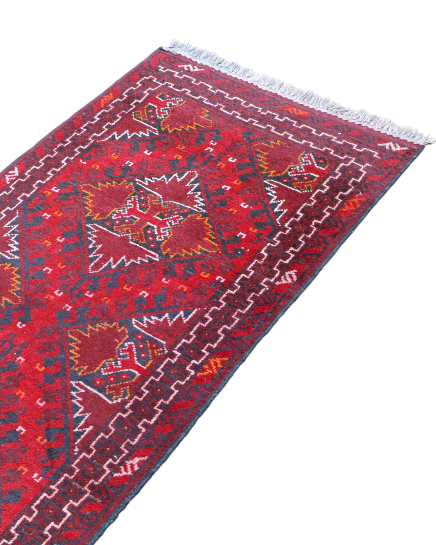 Tappeto Turkman 267x76 cm, corridore persiano in lana annodata a mano, fondo bordeaux con motivi geometrici rossi e arancio.