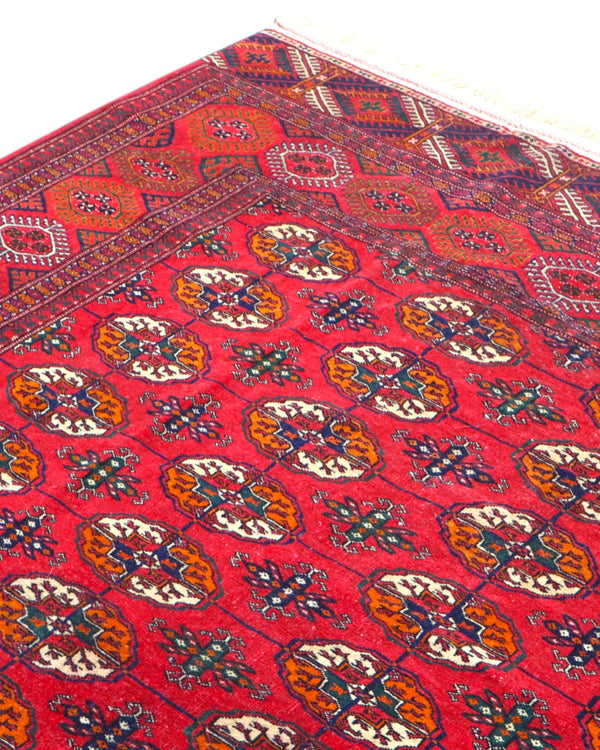 Tappeto Moderno persiano 273x167 cm con fondo avorio e motivi floreali rossi stilizzati, tramato ed annodato a mano.