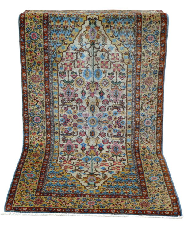 Tappeto Transilvania Romania 198x101 cm annodato a mano, fondo avorio con motivi floreali multicolore e cornici blu e rosse.