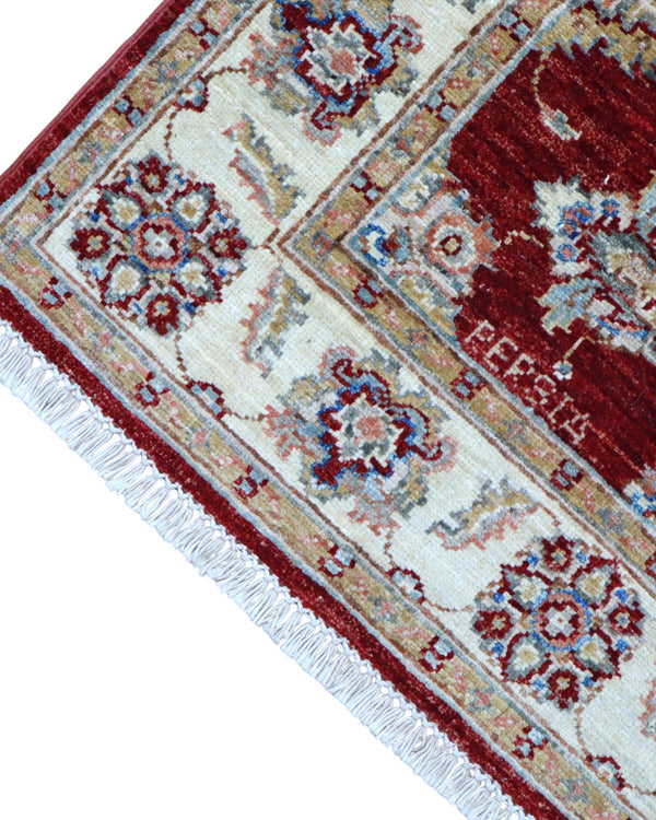 Tappeto Ziegler Afghan 199x83 cm annodato a mano, fondo rosso intenso con decorazioni floreali avorio e cornice chiara.