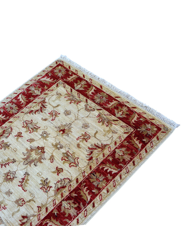 Tappeto Farahan 198x84 cm annodato a mano con fondo chiaro e cornice rossa.