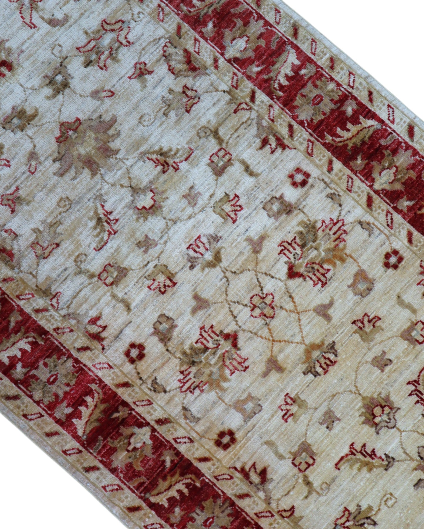 Tappeto Farahan 198x84 cm annodato a mano con fondo chiaro e cornice rossa.