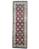 Tappeto Farahan afghano 250x80 cm rettangolare, annodato a mano, con fondo rosso, disegni floreali chiari e cornice decorata.