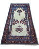 Tappeto Sarough persiano 205x82 cm, corridore con fondo avorio e motivi floreali in blu e rosso, annodato a mano in lana vegetale.