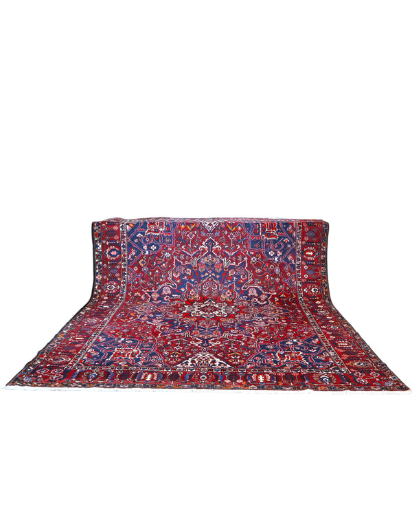 Tappeto Bakhtiar persiano 380x304 cm rettangolare, annodato a mano, con campo rosso, medaglione centrale e motivi floreali blu e avorio.