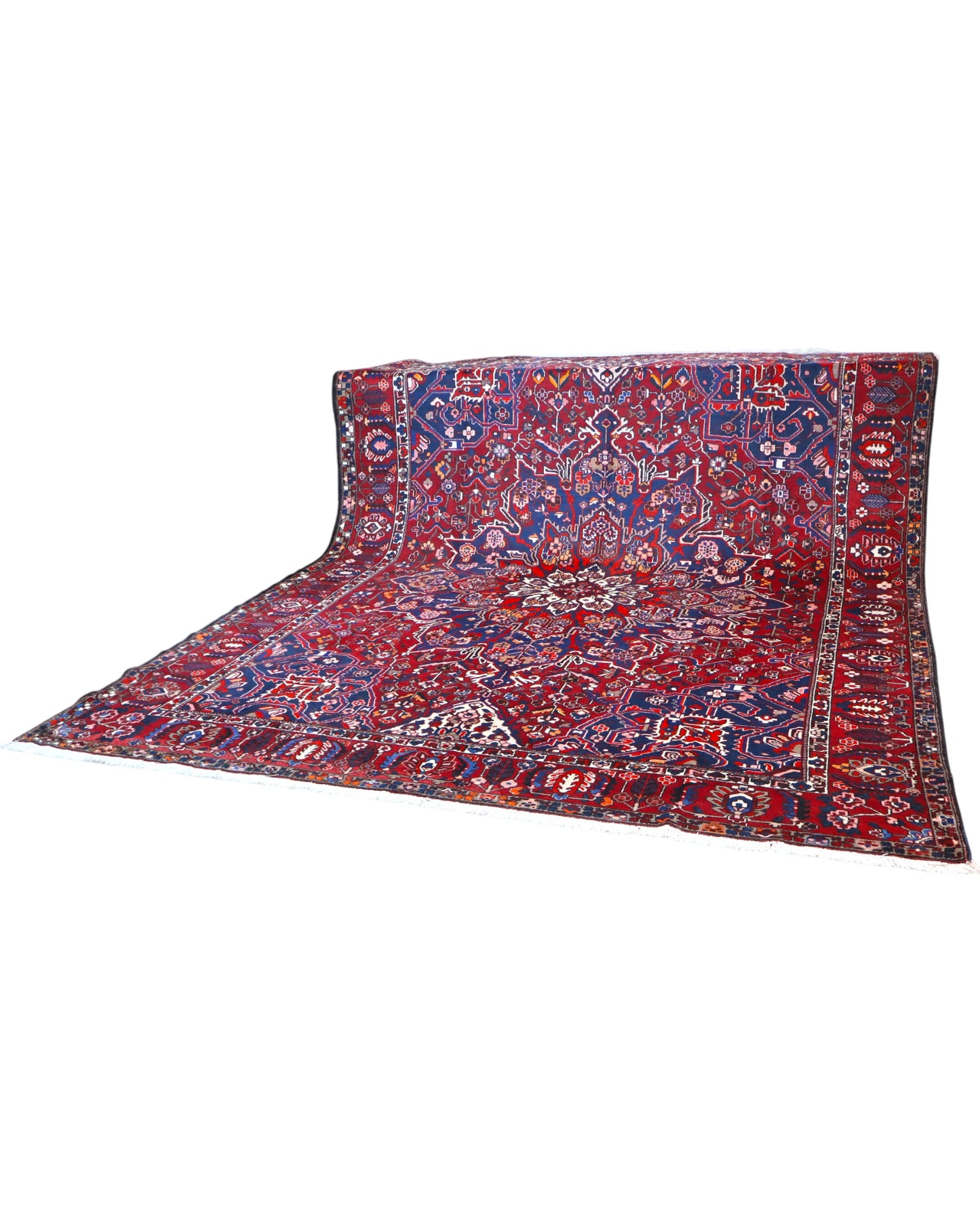 Tappeto Bakhtiar persiano 380x304 cm rettangolare, annodato a mano, con campo rosso, medaglione centrale e motivi floreali blu e avorio.