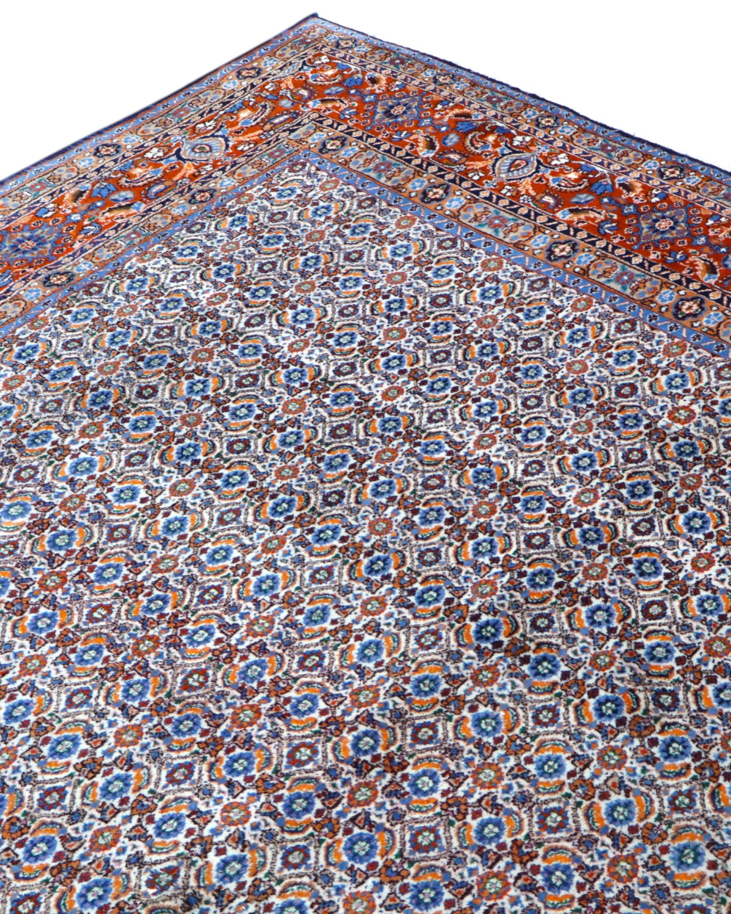 Tappeto Mud persiano 340x243 cm, annodato a mano in lana e cotone, con motivi minuti e dettagliati su fondo chiaro.