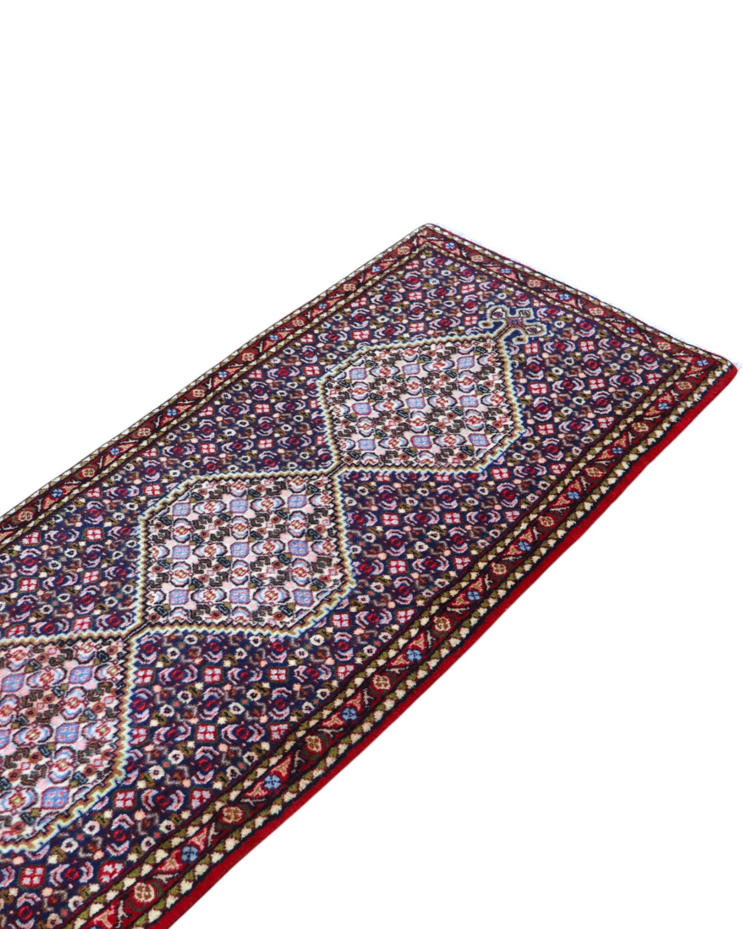 Tappeto persiano Senneh 238x61 cm, corridore con fondo bordeaux e rombi centrali floreali, annodato a mano in lana vegetale.