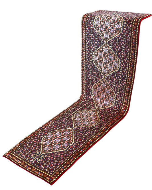 Tappeto persiano Senneh 238x61 cm, corridore con fondo bordeaux e rombi centrali floreali, annodato a mano in lana vegetale.