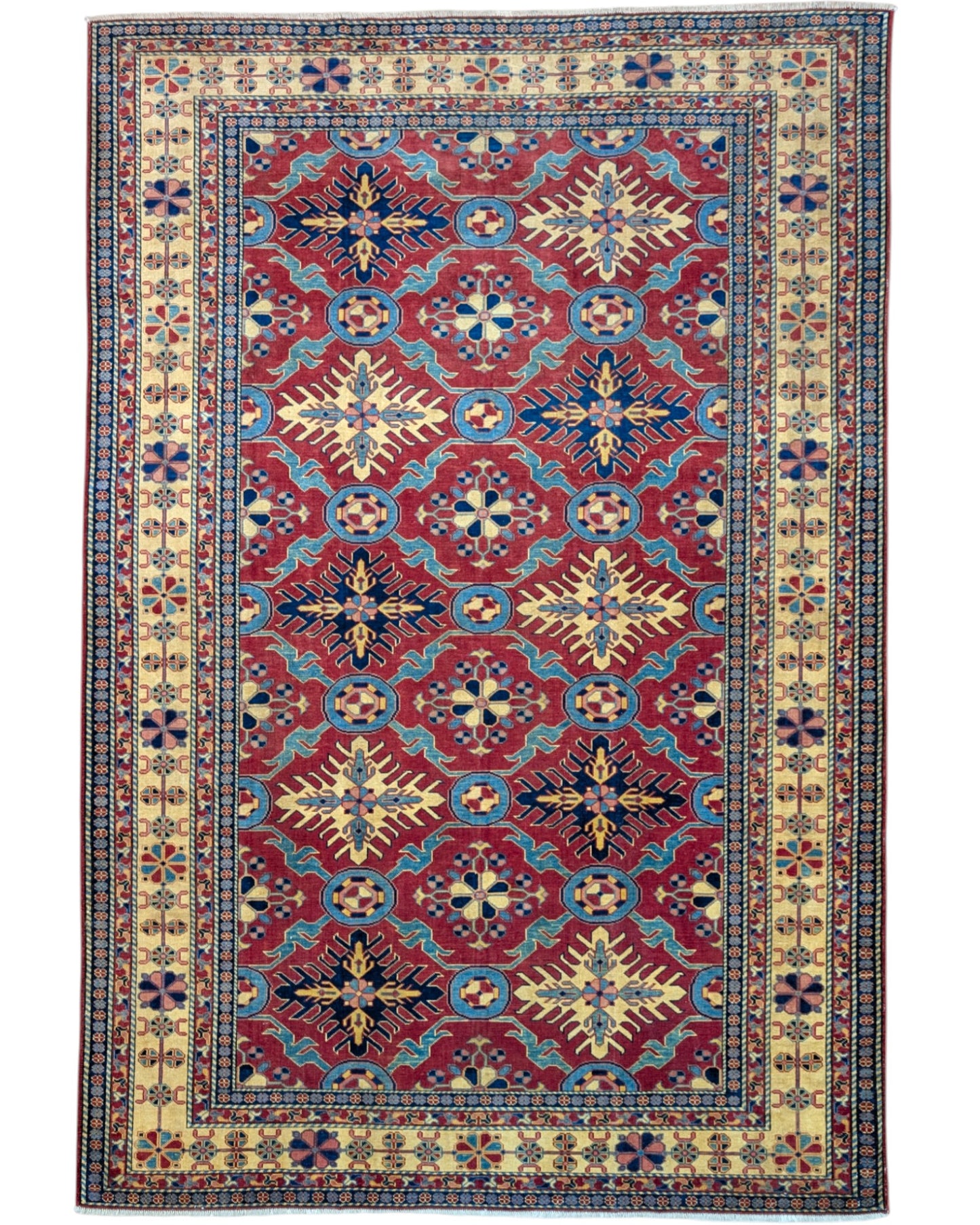 Tappeto Shirvan 289x196 cm con fondo rosso e motivi geometrici gialli, blu e avorio, tramato ed annodato a mano, provenienza Caucaso.