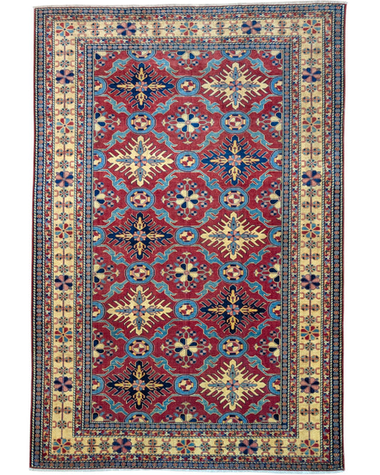 Tappeto Shirvan 289x196 cm con fondo rosso e motivi geometrici gialli, blu e avorio, tramato ed annodato a mano, provenienza Caucaso.