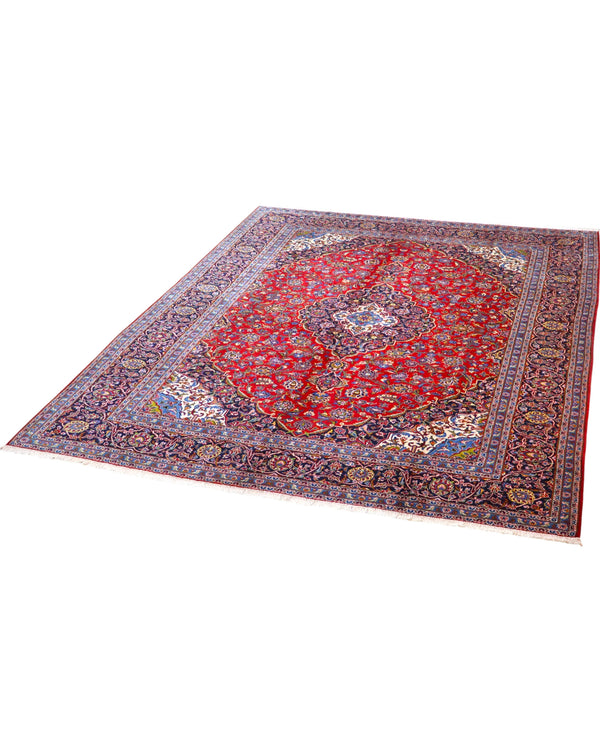 Tappeto persiano Kashan 402x297 cm, fondo rosso con medaglione centrale blu e avorio, annodato a mano in lana vegetale.