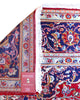Tappeto persiano Kashan 238x247cm con fondo rosso, medaglione avorio e ricchi motivi floreali blu e oro.