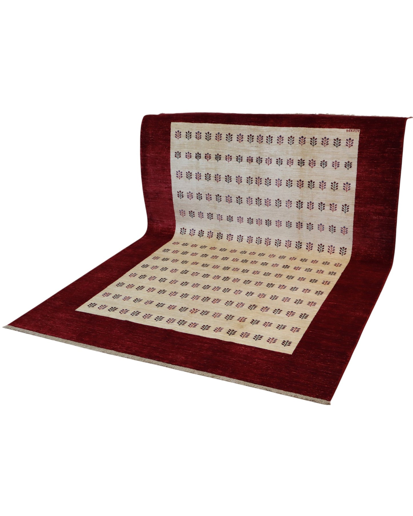 Tappeto moderno 278x197 cm Persia con bordo bordeaux e pannello centrale avorio a motivi geometrici, annodato a mano in lana naturale.