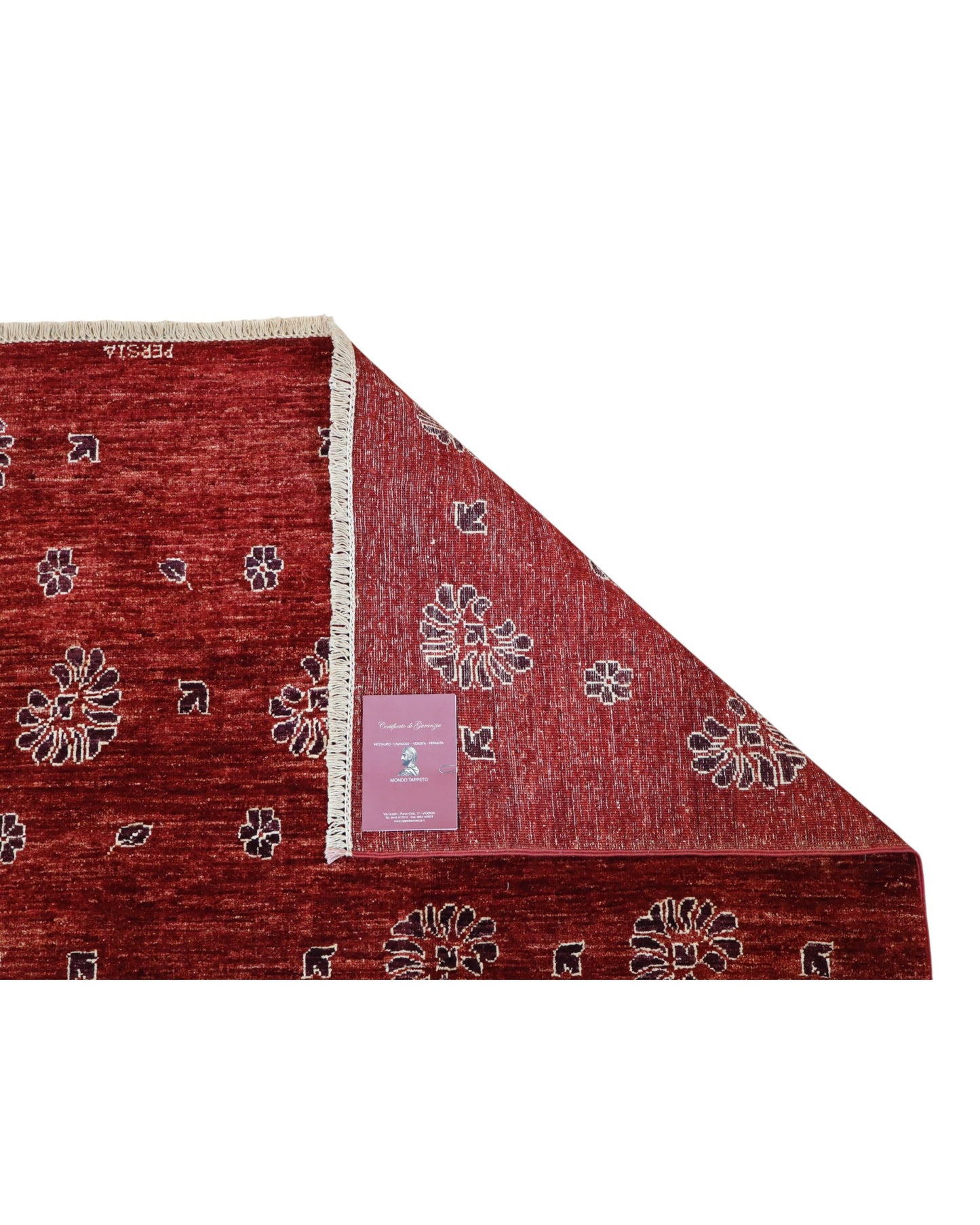 Tappeto “Rubino” di Darios 235x183 cm, annodato a mano, fondo rosso rubino con motivi floreali e foglie stilizzate beige, lana tinta vegetale, certificato incluso.