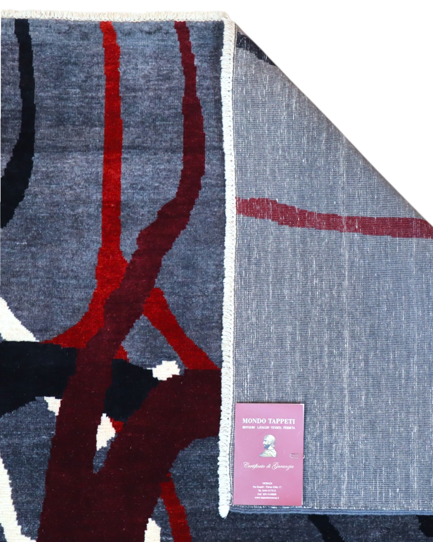 Tappeto Moderno persiano 293x200 cm con fondo grigio e motivi astratti in rosso, nero e avorio, tramato ed annodato a mano.