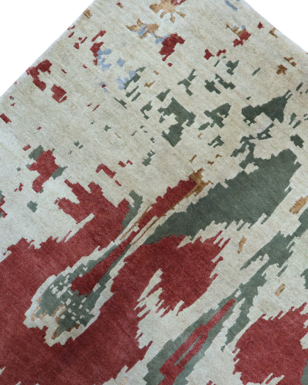 Tappeto Moderno persiano 270x184 cm con fondo verde chiaro e motivi ikat in rosso, blu e verde scuro, tramato ed annodato a mano.