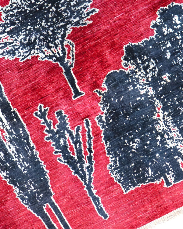 Tappeto moderno persiano 352x257 cm, annodato a mano, alberi stilizzati in varie forme su fondo rosso rubino, lana tinta vegetale, certificato incluso.