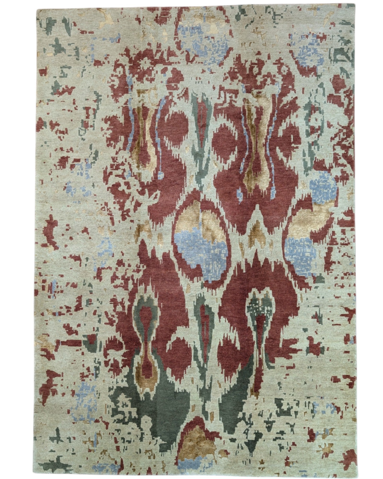 Tappeto Moderno persiano 270x184 cm con fondo verde chiaro e motivi ikat in rosso, blu e verde scuro, tramato ed annodato a mano.