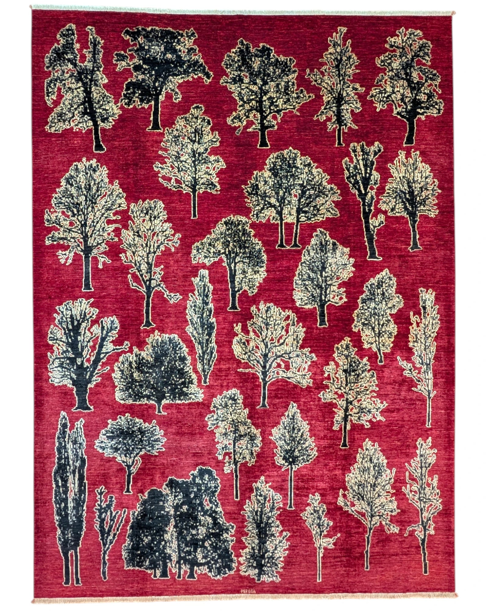 Tappeto moderno persiano 352x257 cm, annodato a mano, alberi stilizzati in varie forme su fondo rosso rubino, lana tinta vegetale, certificato incluso.
