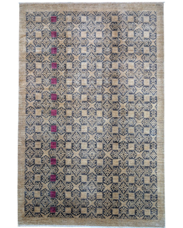Tappeto Moderno persiano 313x206 cm con fondo beige neutro, motivi geometrici neri e dettagli fucsia, tramato ed annodato a mano.