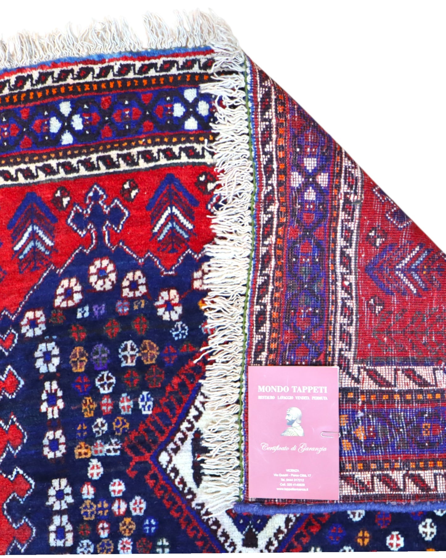 Tappeto Balucestan 215x100 cm annodato a mano, con sequenza di rombi centrali su fondo blu notte e bordi rosso granata.