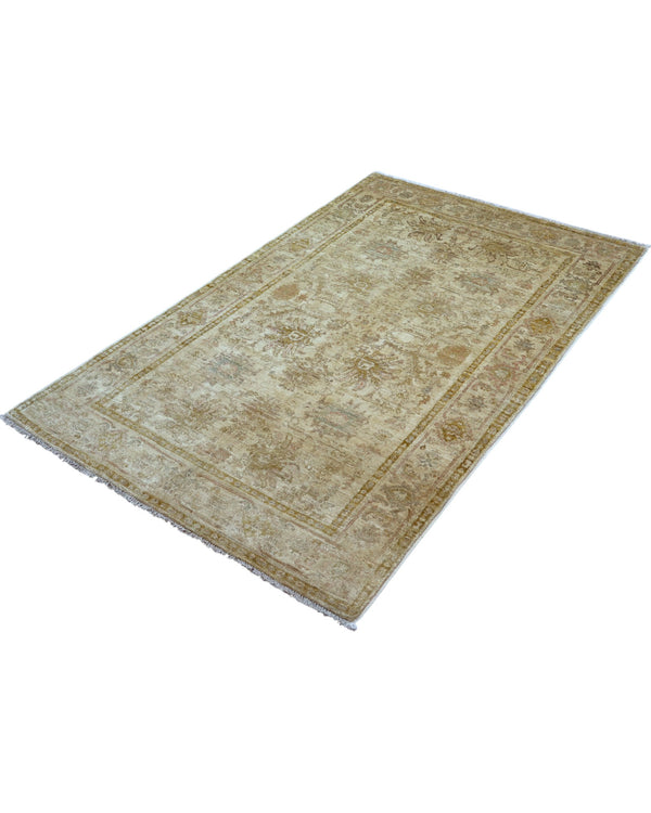Tappeto Ziegler 185x120 cm annodato a mano con motivi floreali su fondo beige chiaro e bordura avorio.