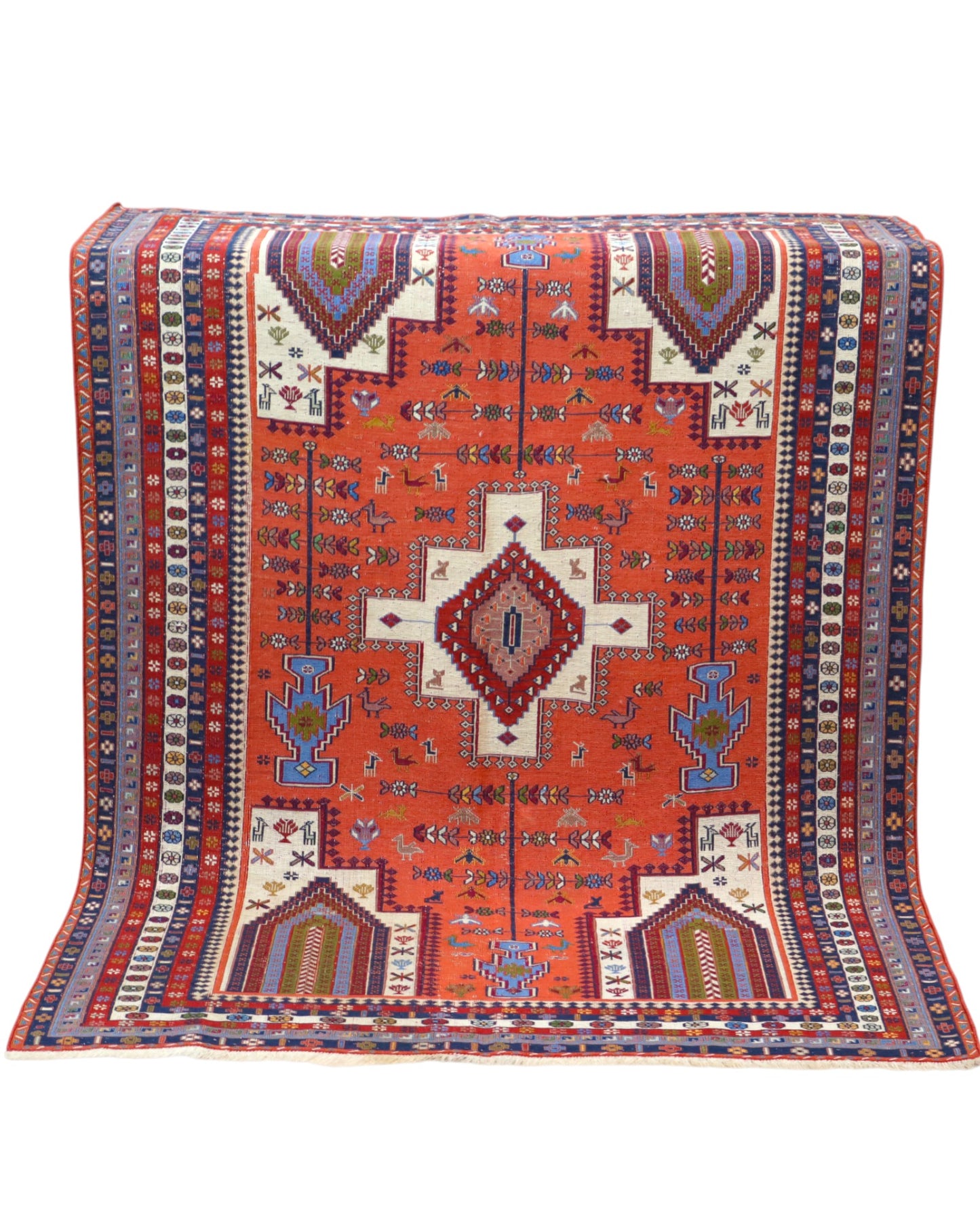 Tappeto Kilim 180x125 cm persiano tessuto a mano, con motivi geometrici tribali e medaglione centrale su fondo rosso mattone.