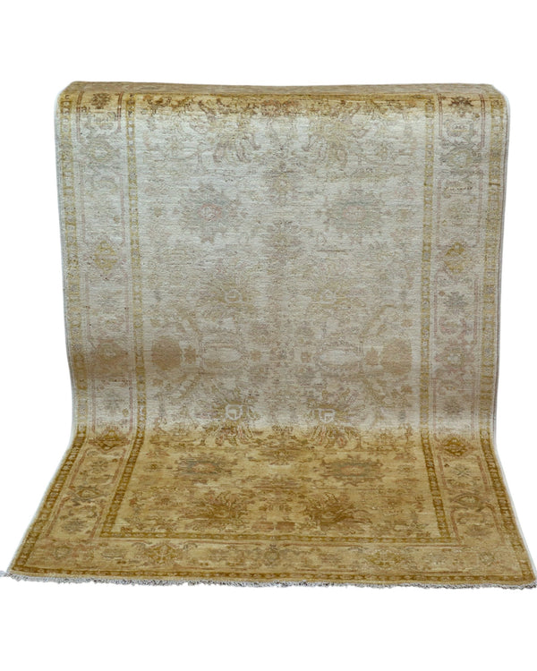 Tappeto Ziegler 185x120 cm annodato a mano con motivi floreali su fondo beige chiaro e bordura avorio.