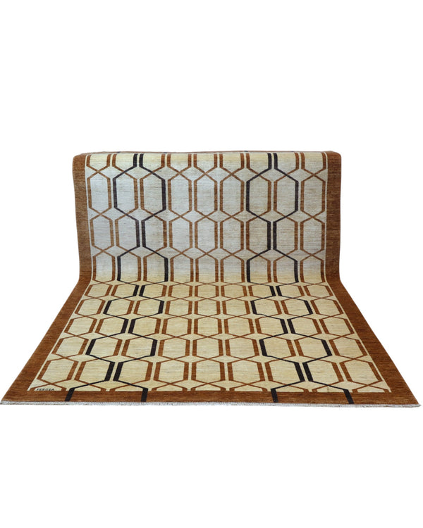 Tappeto Moderno persiano 300x203 cm con fondo beige e motivi geometrici esagonali in marrone e nero, tramato ed annodato a mano.