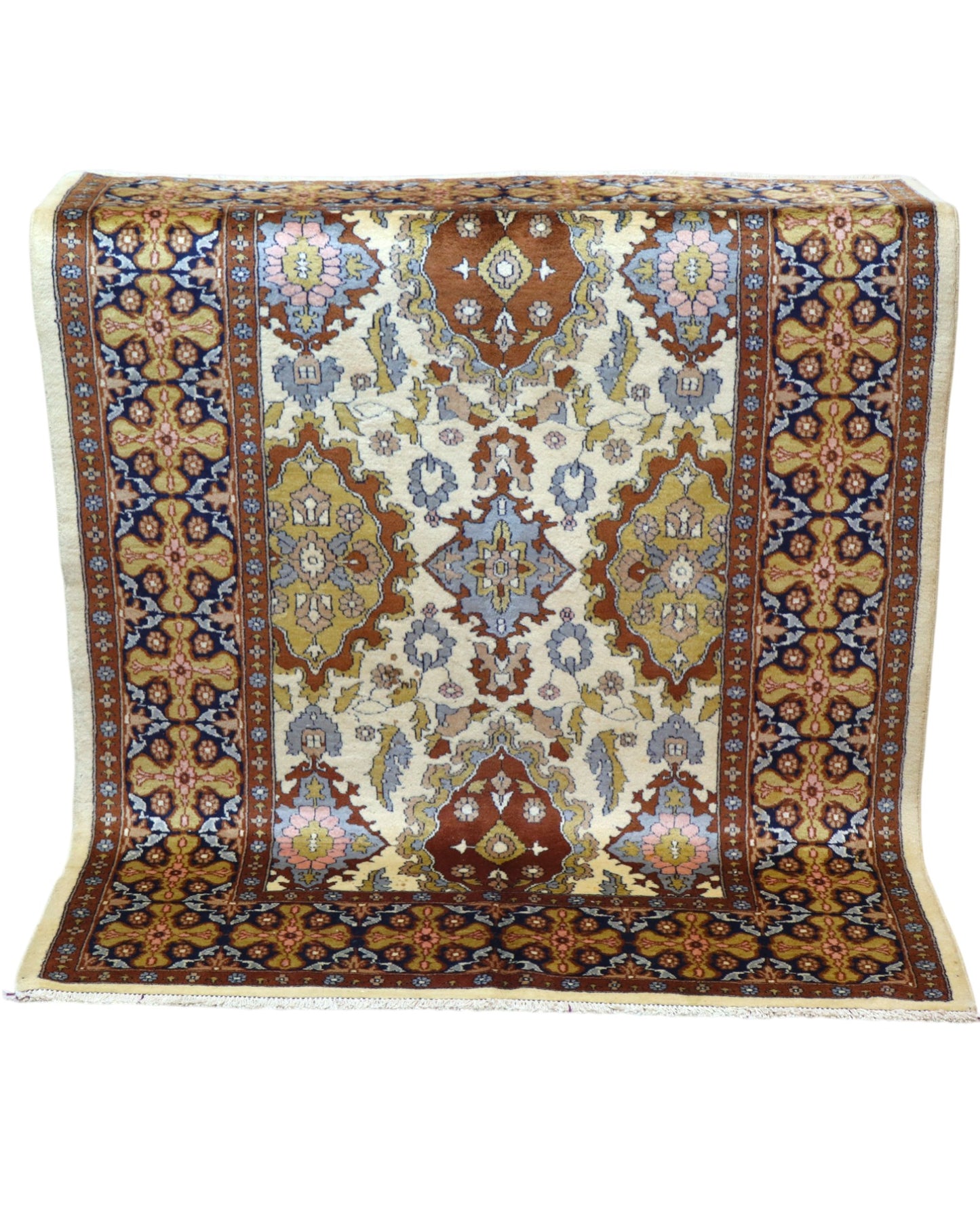 Tappeto Kashmir 159x130 cm in seta e lana, con motivi floreali su fondo avorio e cornice blu e oro, annodato a mano.