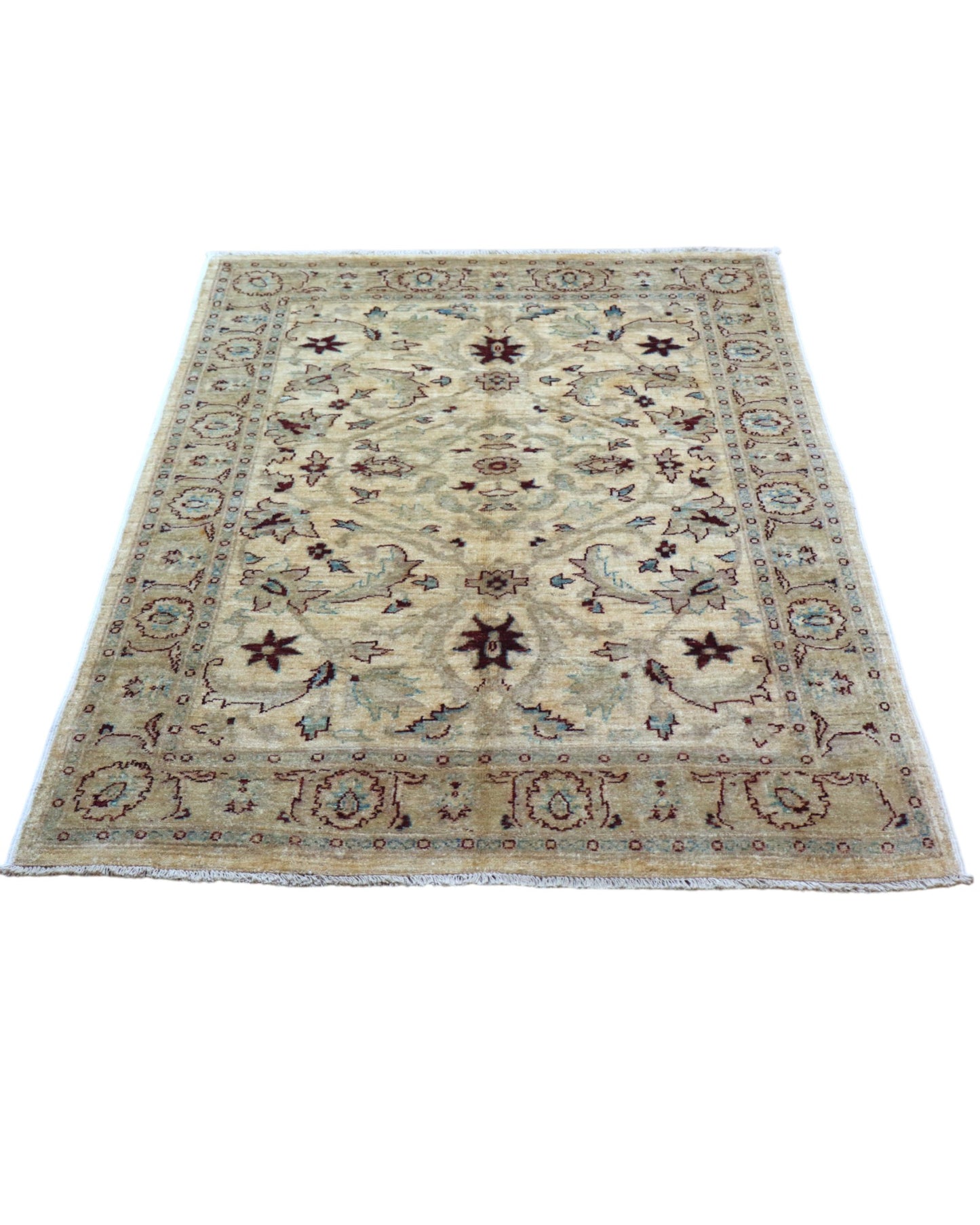 Tappeto Ziegler 182x125 cm con fondo beige e motivi floreali marroni e azzurri, tramato ed annodato a mano, provenienza Afghanistan.