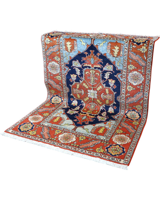 Tappeto Heriz, annodato a mano, 205 x 150 cm, fondo blu con disegno geometrico.