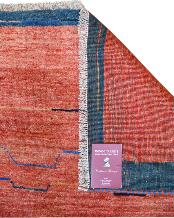 Tappeto Gabbeh persiano 268x229 cm con fondo rosso, bordo blu e dettagli lineari, tramato ed annodato a mano.