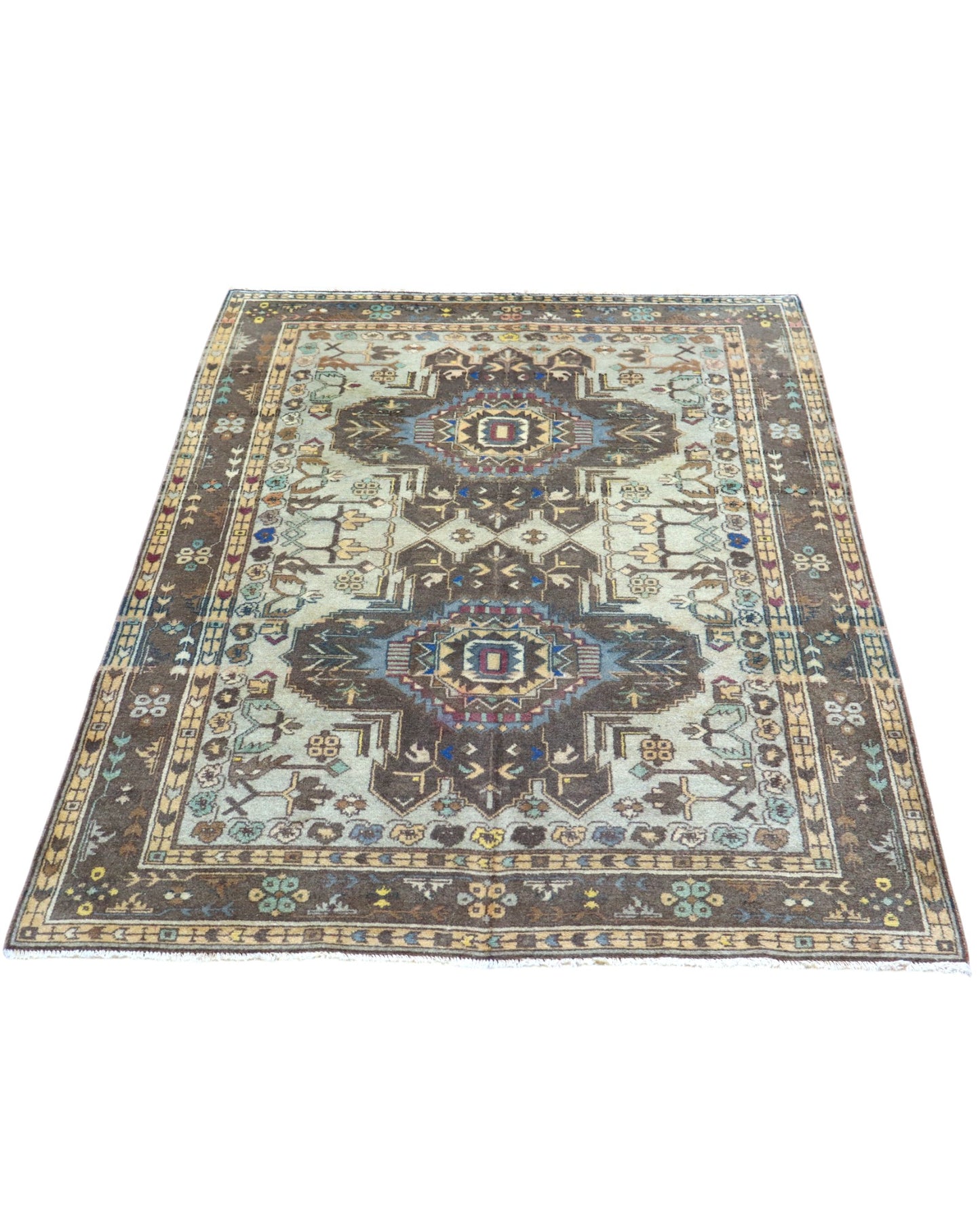 Tappeto Ziegler 175x210 cm, annodato a mano, con motivi geometrici e floreali stilizzati nei toni beige, marrone e blu.