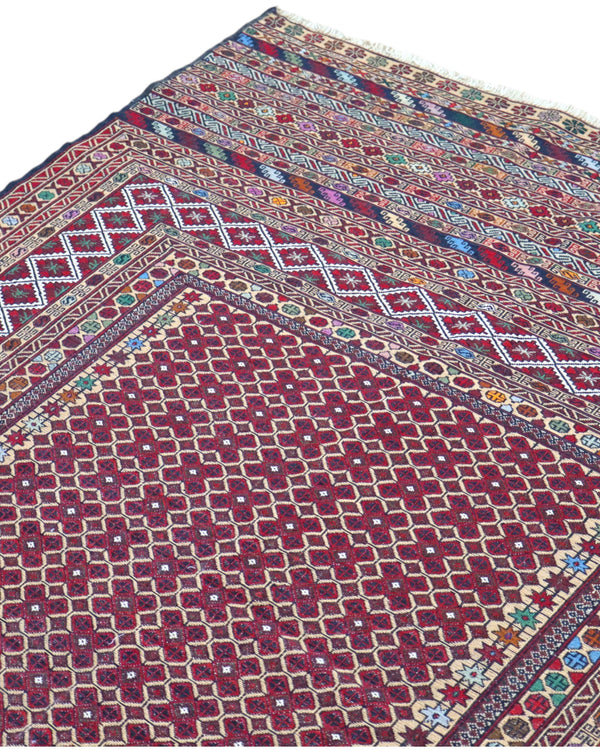 Tappeto Sumakh 184x126 cm con fondo bordeaux e motivi geometrici multicolori, annodato a mano, tradizione caucasica.