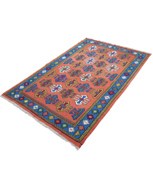 Tappeto Kilim Persia 166x120 cm tessuto a mano, con motivi geometrici multicolore su fondo arancio e bordo blu.