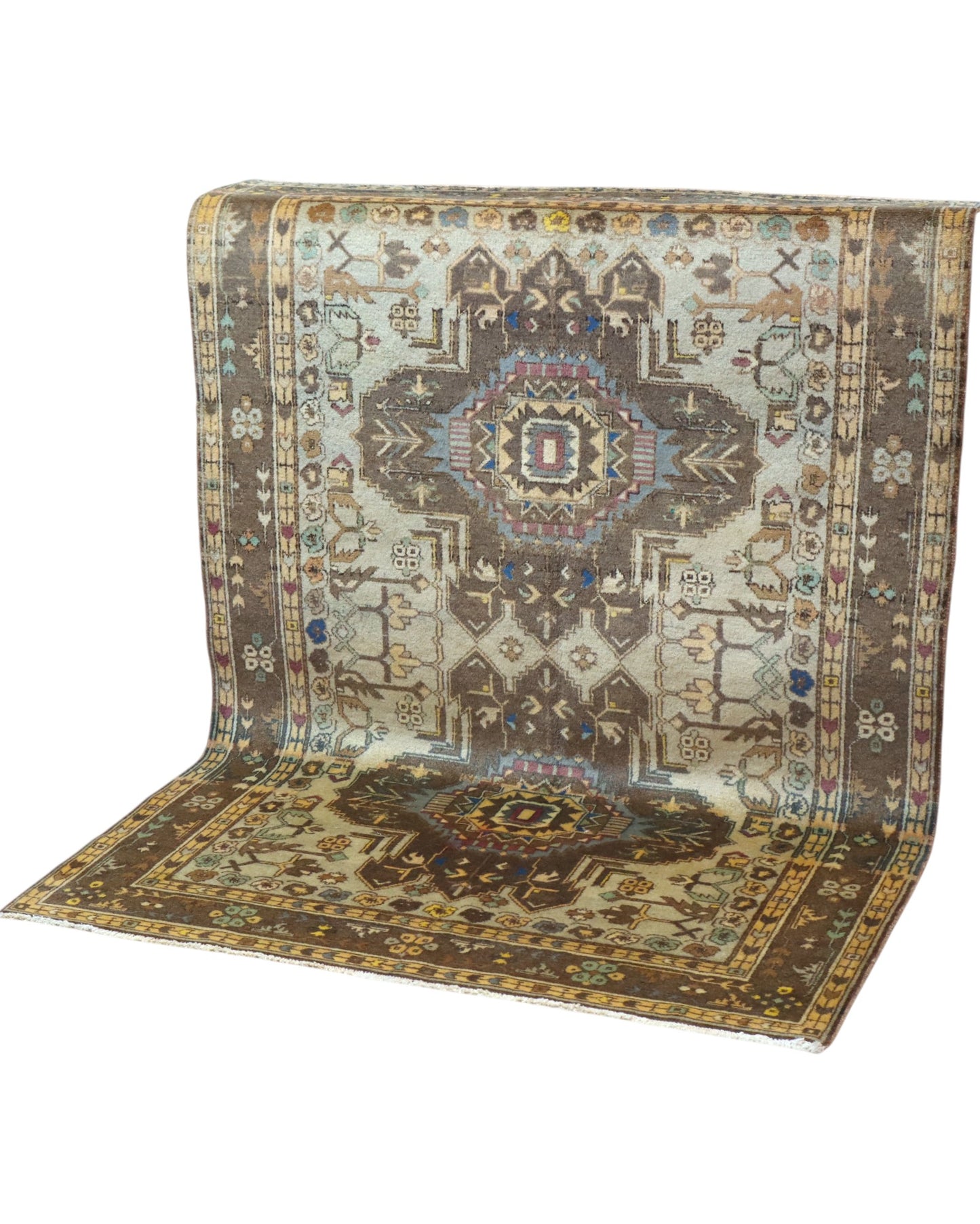 Tappeto Ziegler 175x210 cm, annodato a mano, con motivi geometrici e floreali stilizzati nei toni beige, marrone e blu.