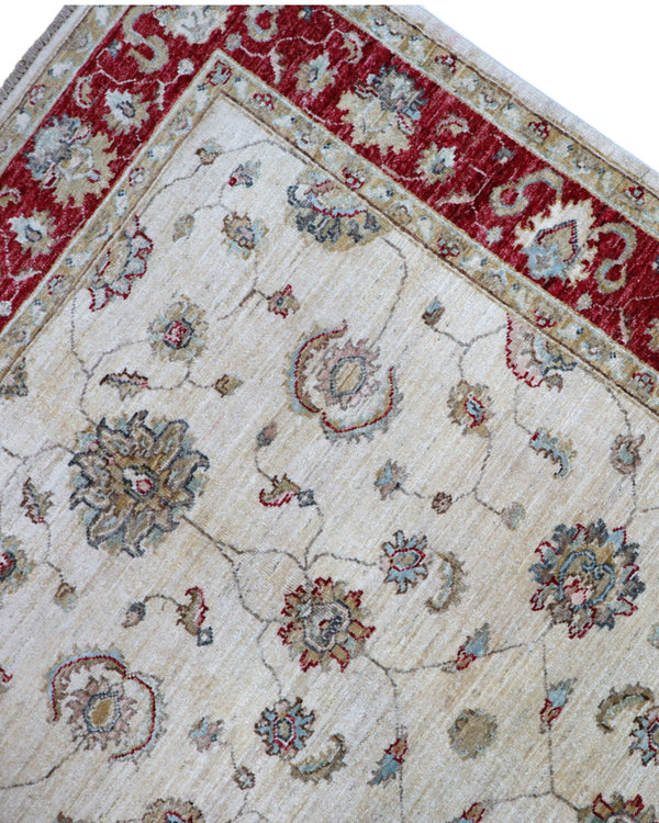 Tappeto Ziegler 175x127 cm, annodato a mano, fondo avorio con motivi floreali stilizzati e cornice rosso rubino.