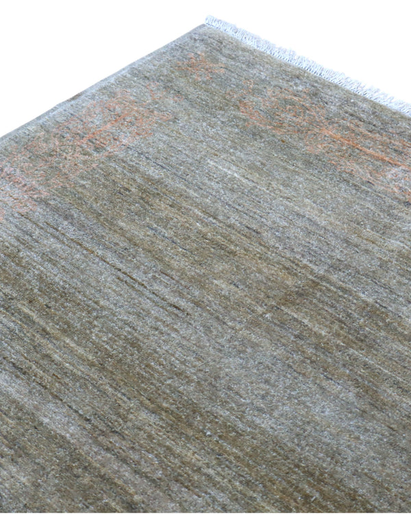 Tappeto Moderno 163x127 cm, lana annodata a mano, fondo grigio-marrone con decorazioni tono su tono aranciate.