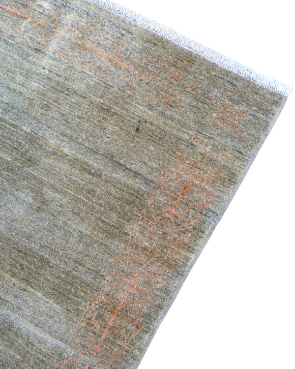 Tappeto Moderno 163x127 cm, lana annodata a mano, fondo grigio-marrone con decorazioni tono su tono aranciate.