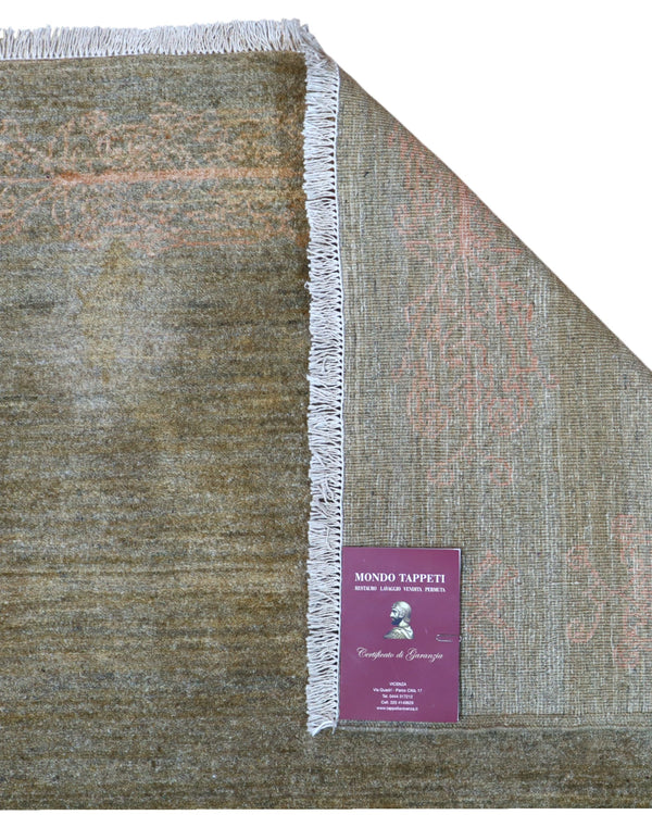 Tappeto Moderno 163x127 cm, lana annodata a mano, fondo grigio-marrone con decorazioni tono su tono aranciate.