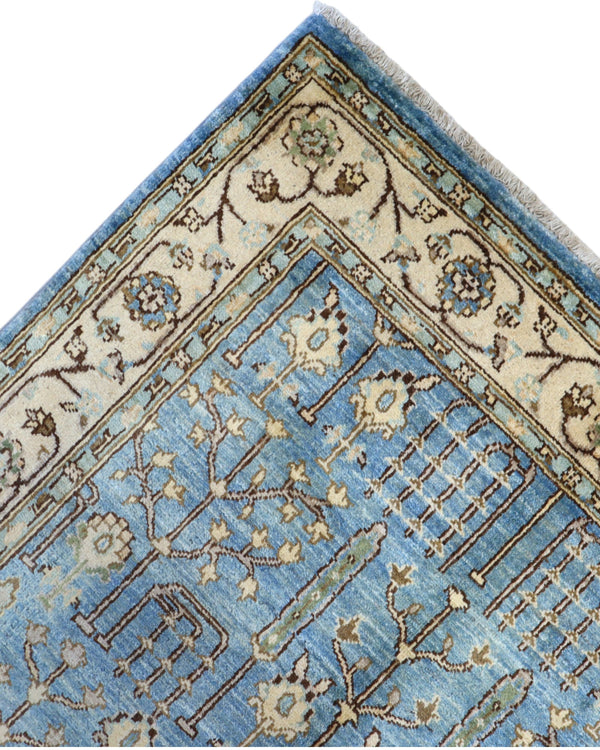 Tappeto Ziegler 188x123 cm con disegno floreale su fondo azzurro e bordura beige, perfetto per arredamenti eleganti e moderni.