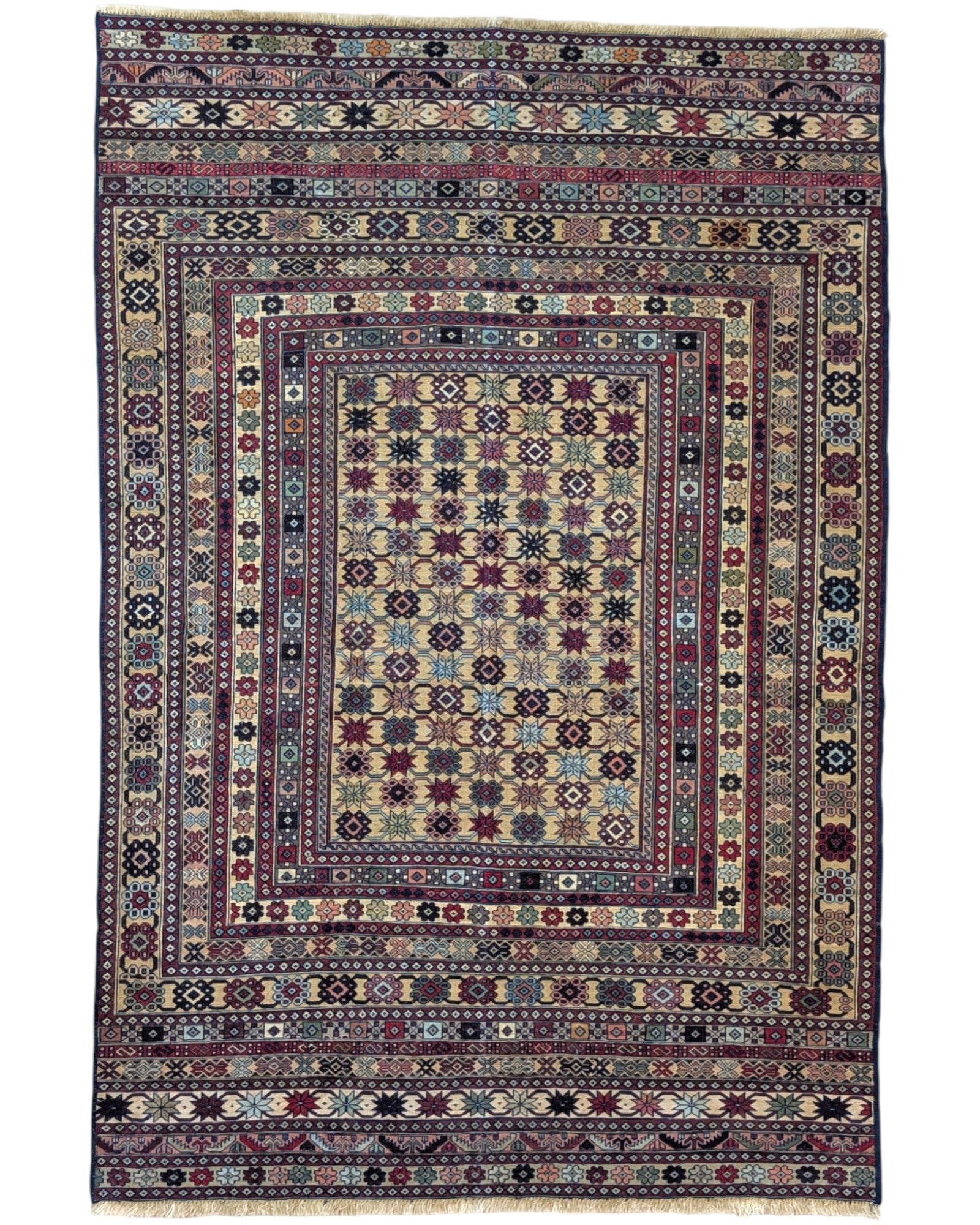 Tappeto Sumakh 180x130 cm con motivi geometrici e floreali in rosso, blu e crema su fondo beige.