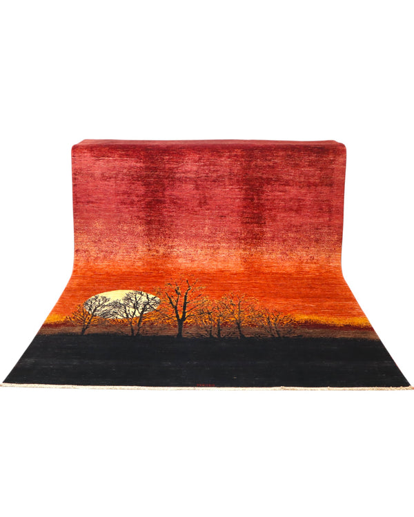 Tappeto Moderno persiano 300x243 cm con paesaggio al tramonto, fondo rosso e nero con alberi e luna bianca, tramato ed annodato a mano.