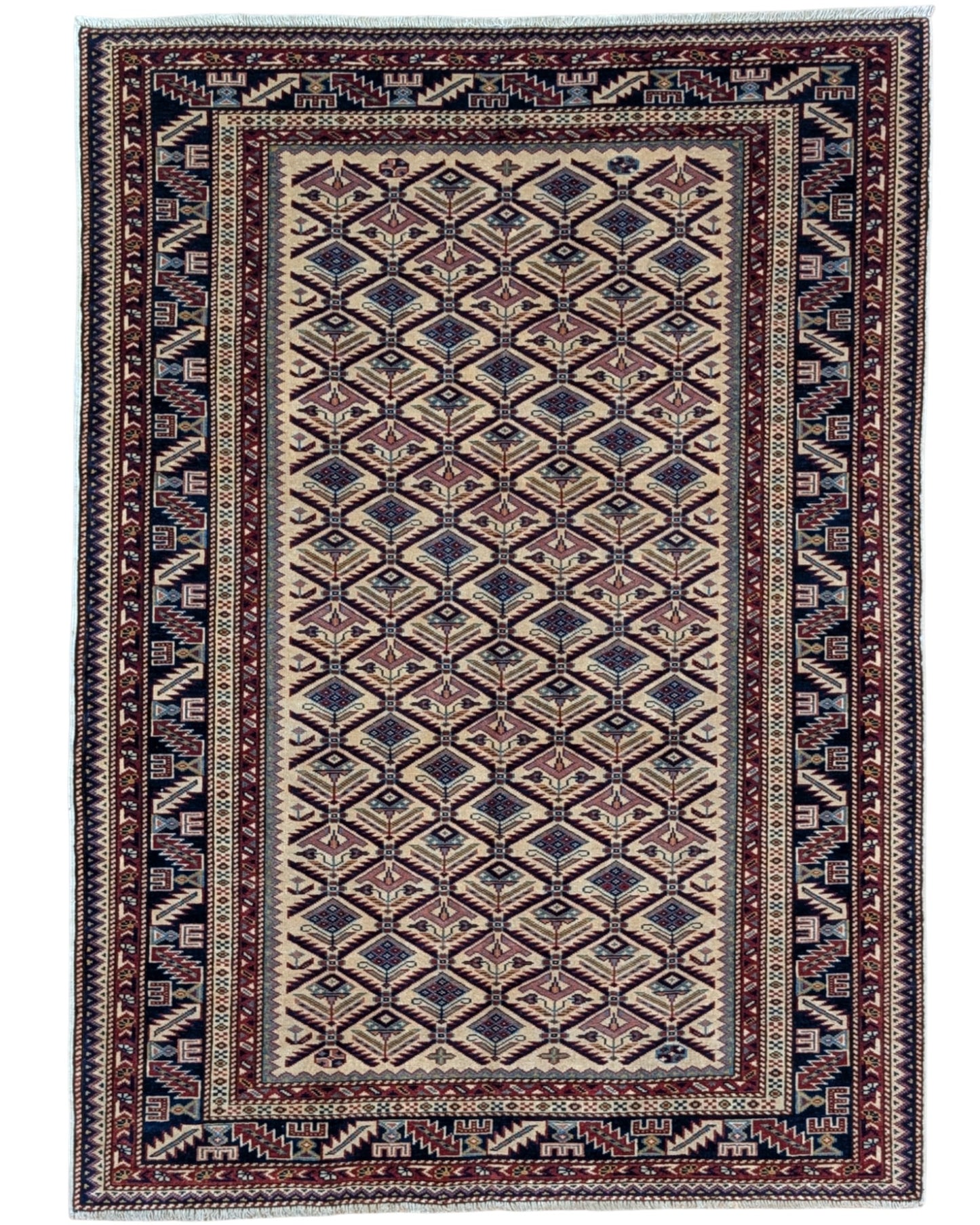 Tappeto Shirvan 167x122 cm in lana annodata a mano, fondo chiaro con rombi geometrici e cornice caucasica.