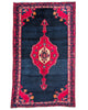 Tappeto Hamedan 200x119 cm, annodato a mano, con medaglione geometrico rosso, fondo blu notte e dettagli arancio.